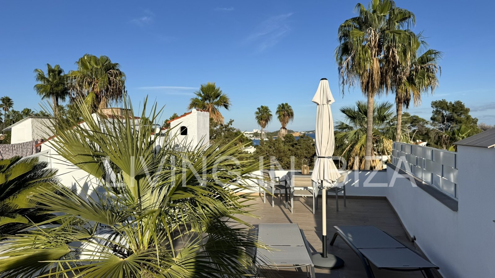 Zu verkaufen. Einmalige Gelegenheit auf Ibiza! Modernes und helles Reihenhaus in einer exklusiven und ruhigen Wohnanlage in Siesta (Sta Eulalia) Ibiza