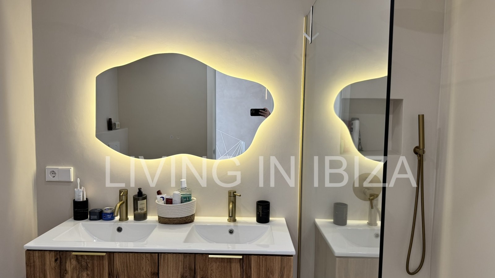 Zu verkaufen. Einmalige Gelegenheit auf Ibiza! Modernes und helles Reihenhaus in einer exklusiven und ruhigen Wohnanlage in Siesta (Sta Eulalia) Ibiza