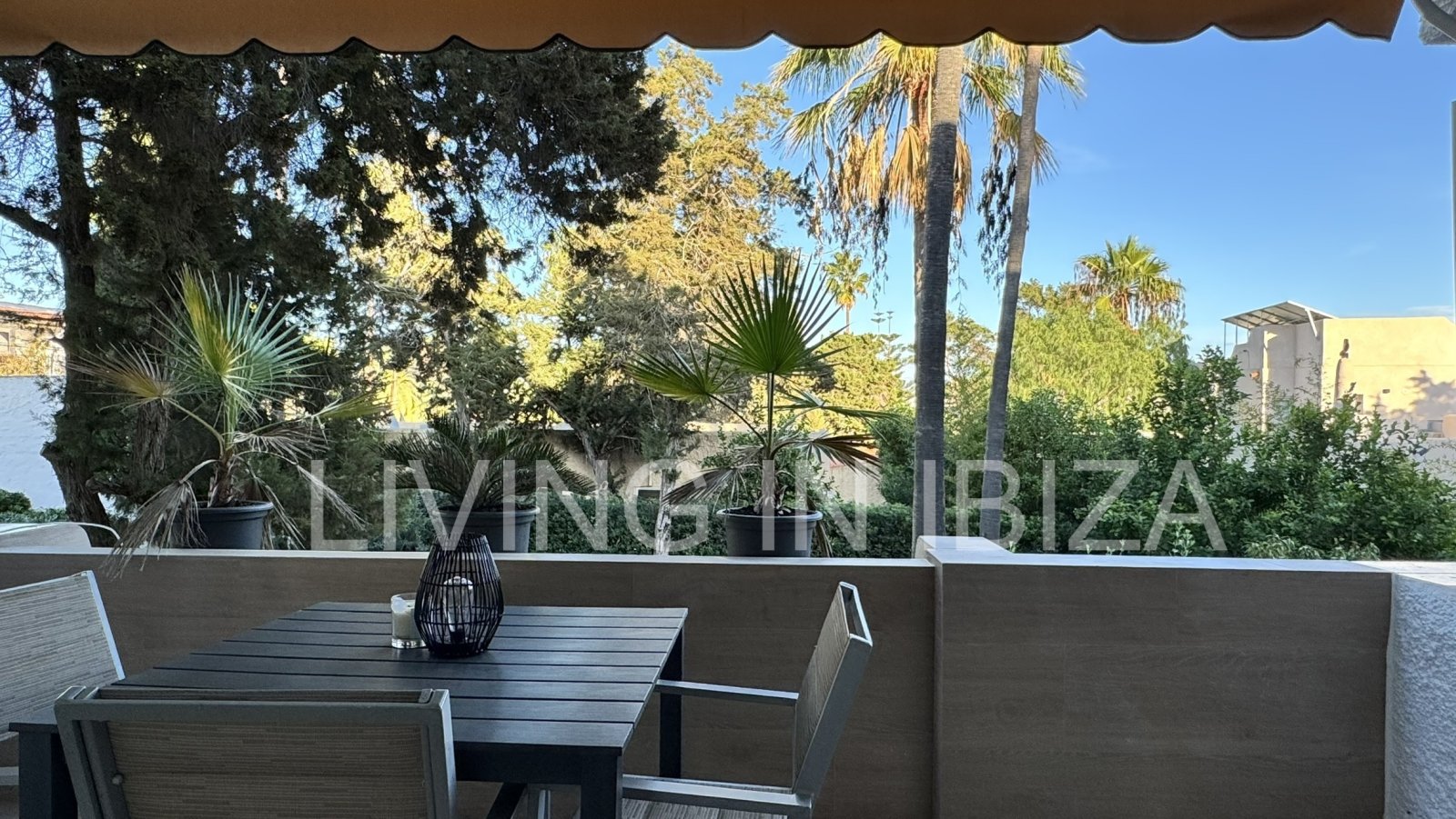 Zu verkaufen. Einmalige Gelegenheit auf Ibiza! Modernes und helles Reihenhaus in einer exklusiven und ruhigen Wohnanlage in Siesta (Sta Eulalia) Ibiza