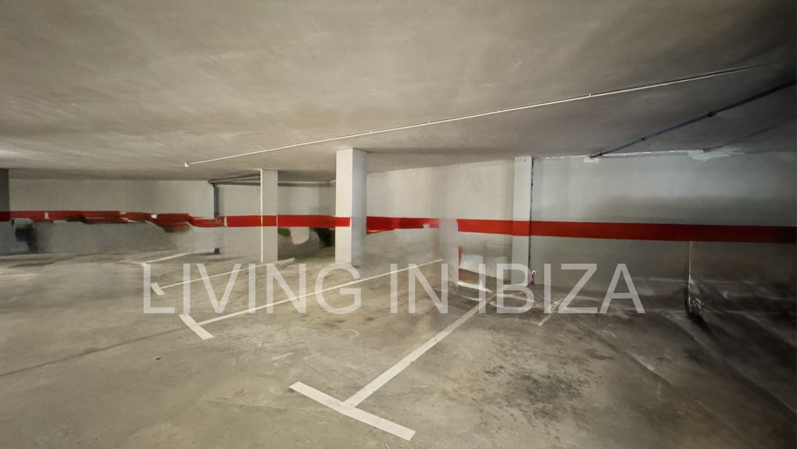 Zu verkaufen: Wohnung in Roca Llisa, Ibiza, mit großer Sonnenterrasse, zwei Schlafzimmern, Pool und Parkplatz.