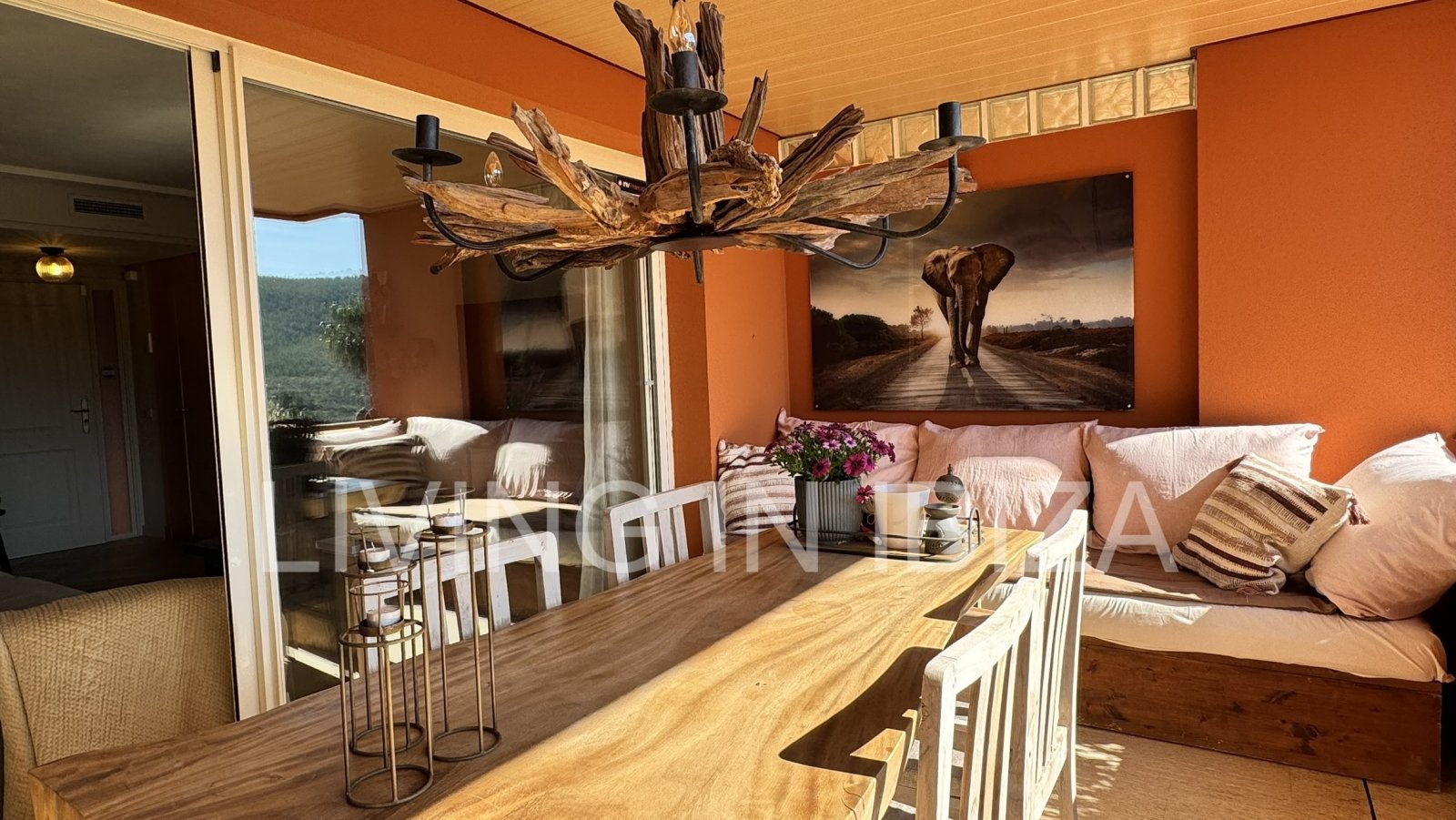 Zu verkaufen: Wohnung in Roca Llisa, Ibiza, mit großer Sonnenterrasse, zwei Schlafzimmern, Pool und Parkplatz.