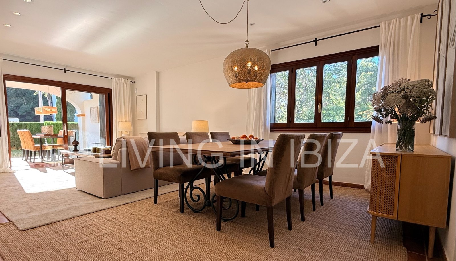 Zu vermieten: eine wunderschöne Erdgeschosswohnung in der ruhigen und begehrten Gegend von S’Argamassa, nur 200 Meter vom Meer entfernt.