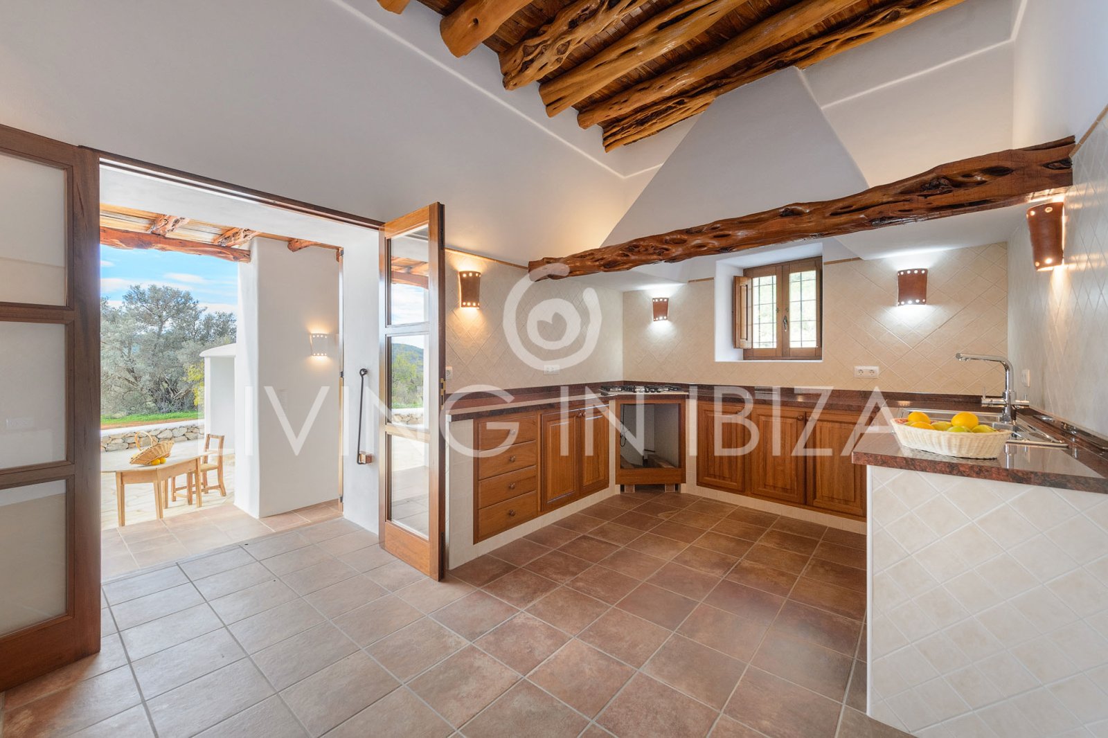 Langfristige Vermietung: Einzigartige ibizenkische Finca, vollständig renoviert, unmöbliert, mit beheizbarem Pool und Gästelounge in San Juan, Ibiza