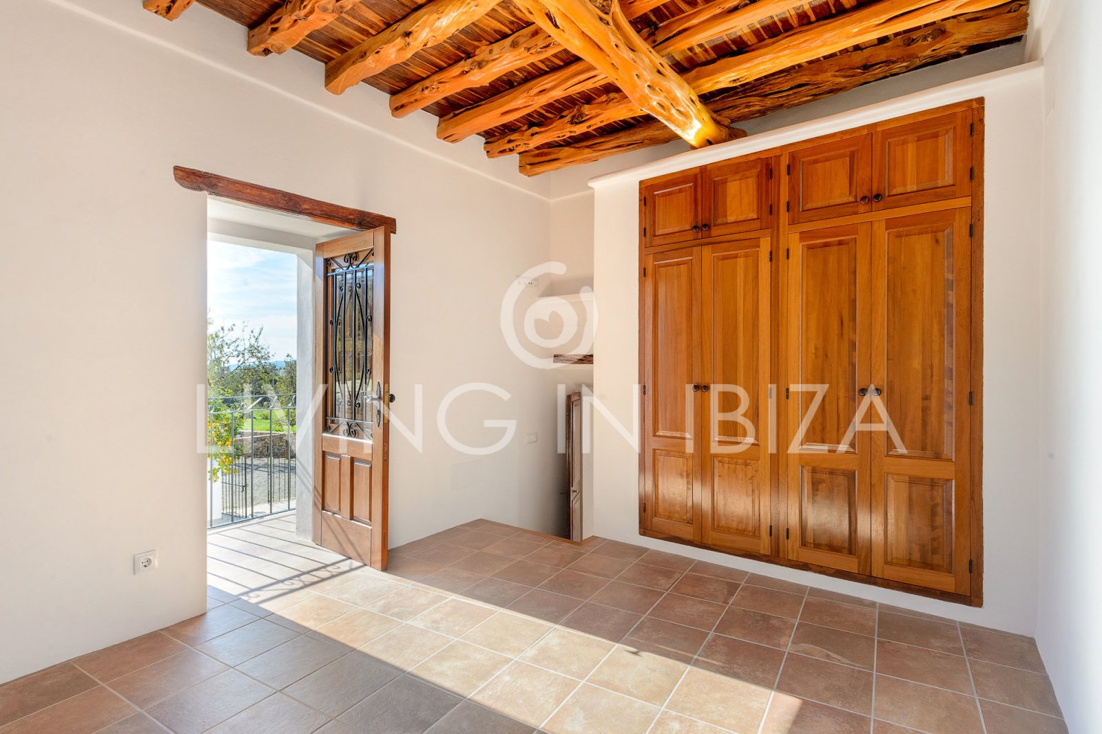 Langfristige Vermietung: Einzigartige ibizenkische Finca, vollständig renoviert, unmöbliert, mit beheizbarem Pool und Gästelounge in San Juan, Ibiza