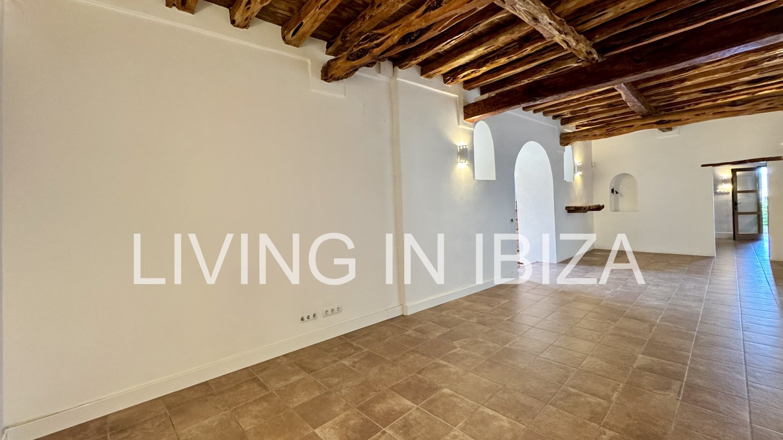 Langfristige Vermietung: Einzigartige ibizenkische Finca, vollständig renoviert, unmöbliert, mit beheizbarem Pool und Gästelounge in San Juan, Ibiza
