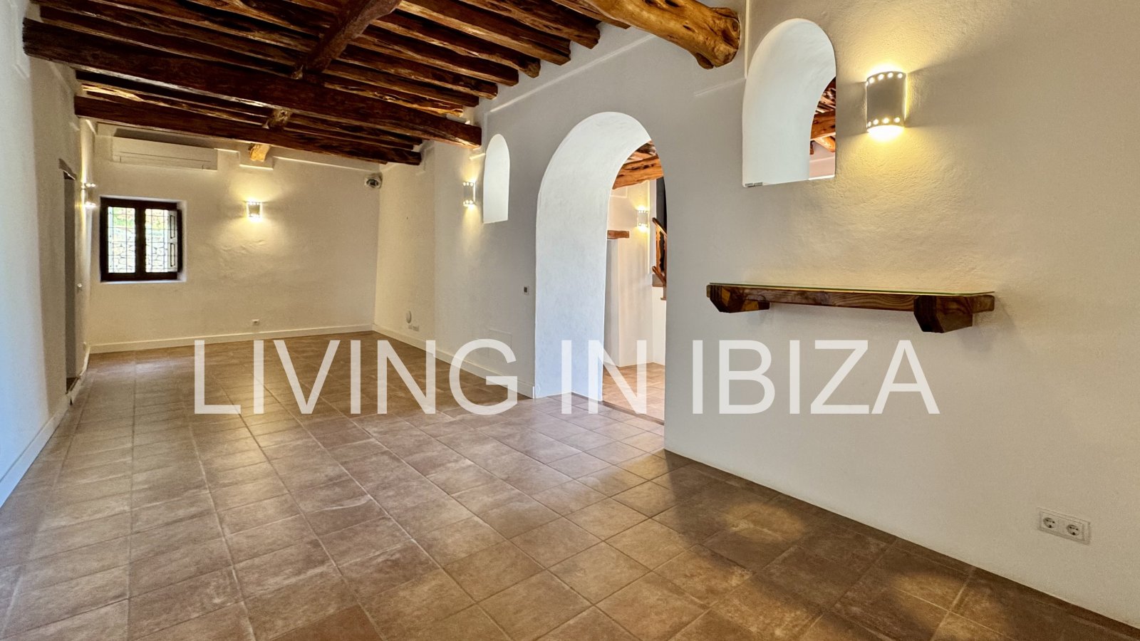 Langfristige Vermietung: Einzigartige ibizenkische Finca, vollständig renoviert, unmöbliert, mit beheizbarem Pool und Gästelounge in San Juan, Ibiza
