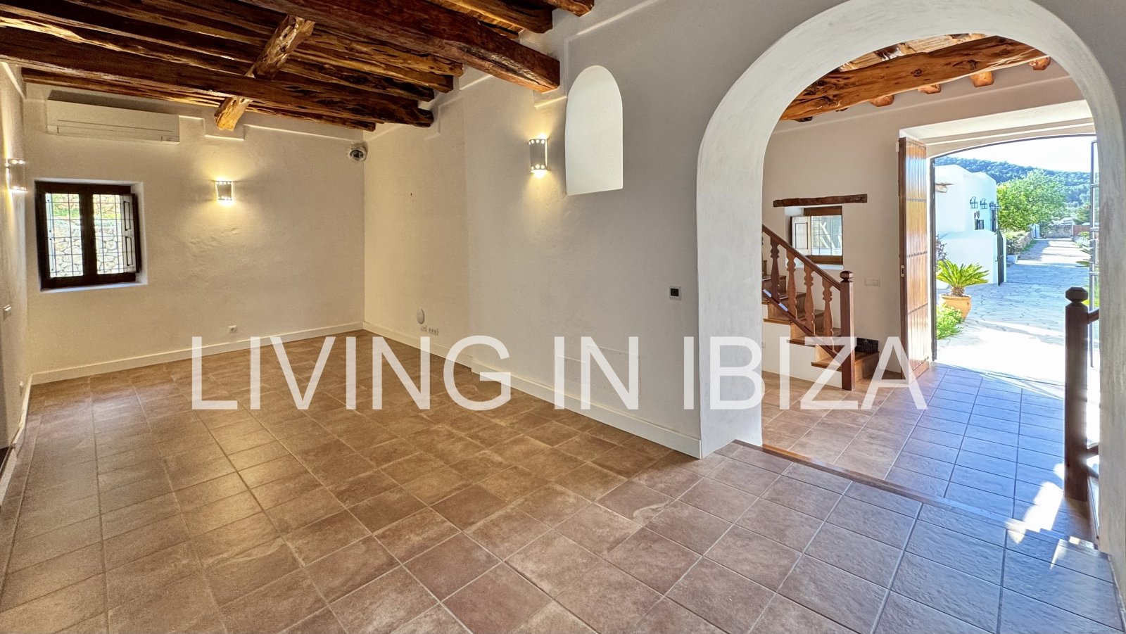 Langfristige Vermietung: Einzigartige ibizenkische Finca, vollständig renoviert, unmöbliert, mit beheizbarem Pool und Gästelounge in San Juan, Ibiza