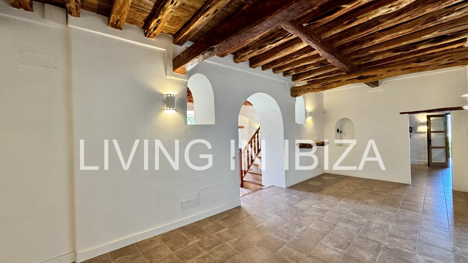 Langfristige Vermietung: Einzigartige ibizenkische Finca, vollständig renoviert, unmöbliert, mit beheizbarem Pool und Gästelounge in San Juan, Ibiza