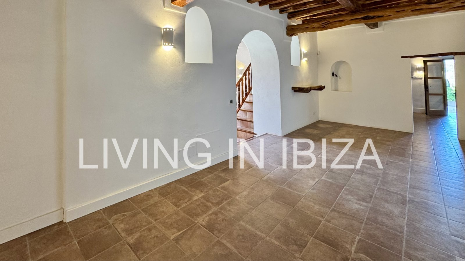 Langfristige Vermietung: Einzigartige ibizenkische Finca, vollständig renoviert, unmöbliert, mit beheizbarem Pool und Gästelounge in San Juan, Ibiza