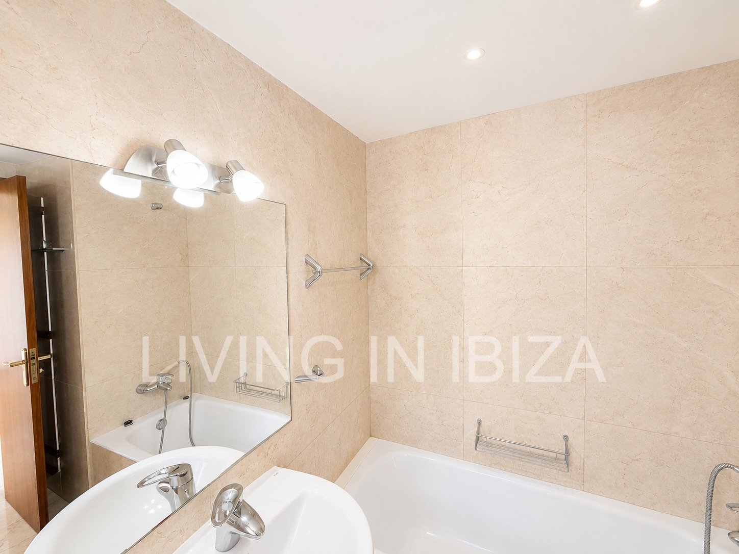 Wohnung im Herzen von Santa Eulària del Río auf Ibiza zu verkaufen.