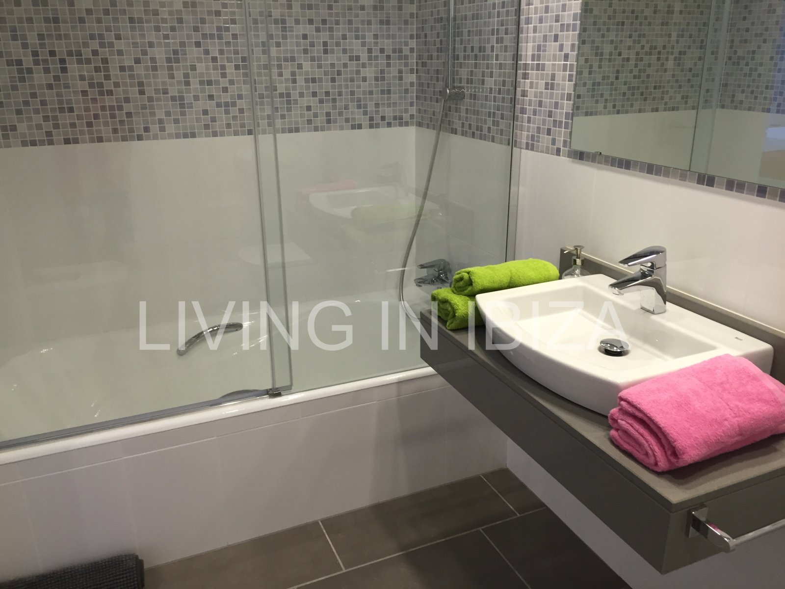 Langzeitmiete in San José, Ibiza – Elegante 2-Schlafzimmer-Wohnung mit Pool und Parkplatz