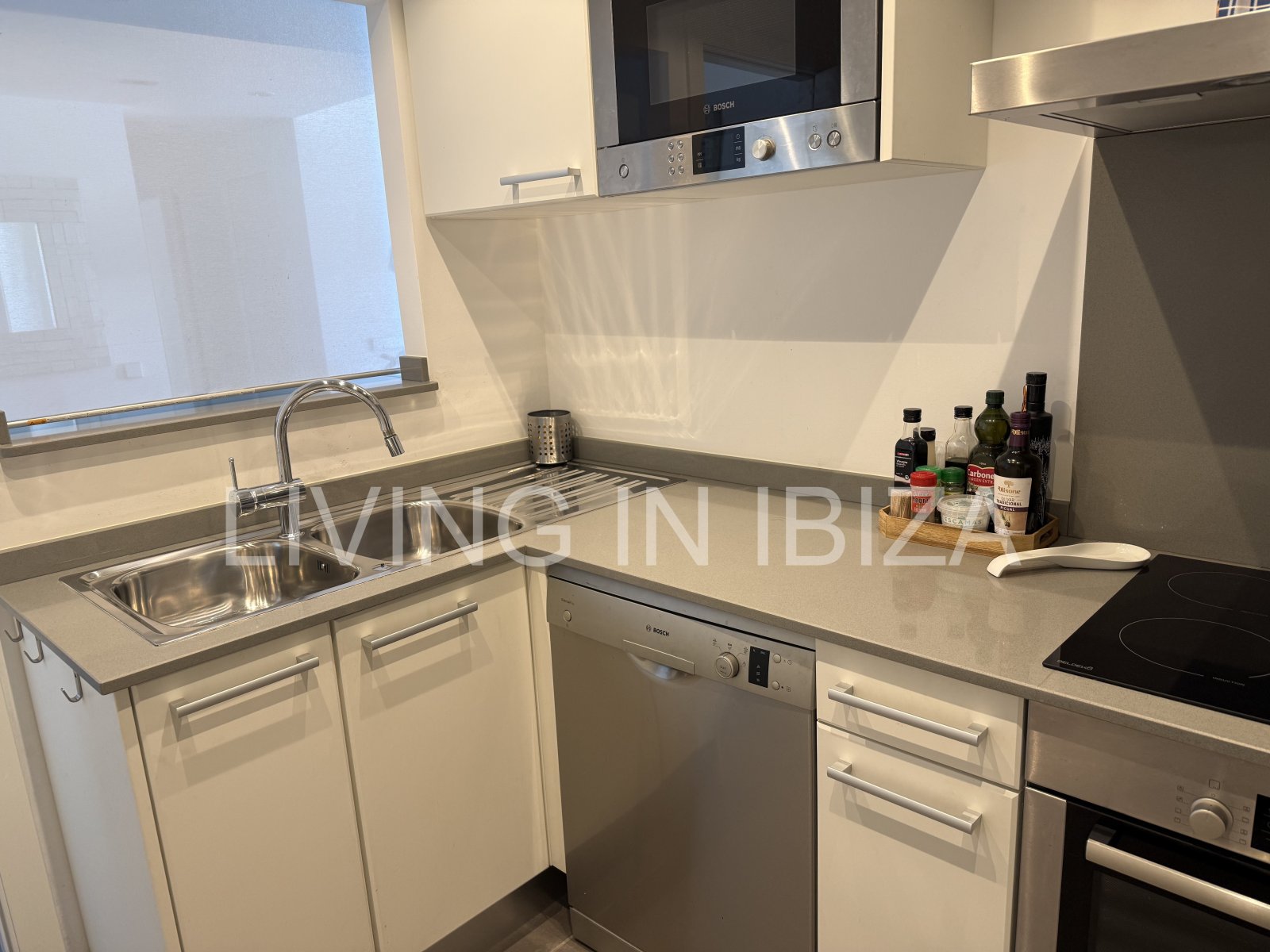 Langzeitmiete in San José, Ibiza – Elegante 2-Schlafzimmer-Wohnung mit Pool und Parkplatz