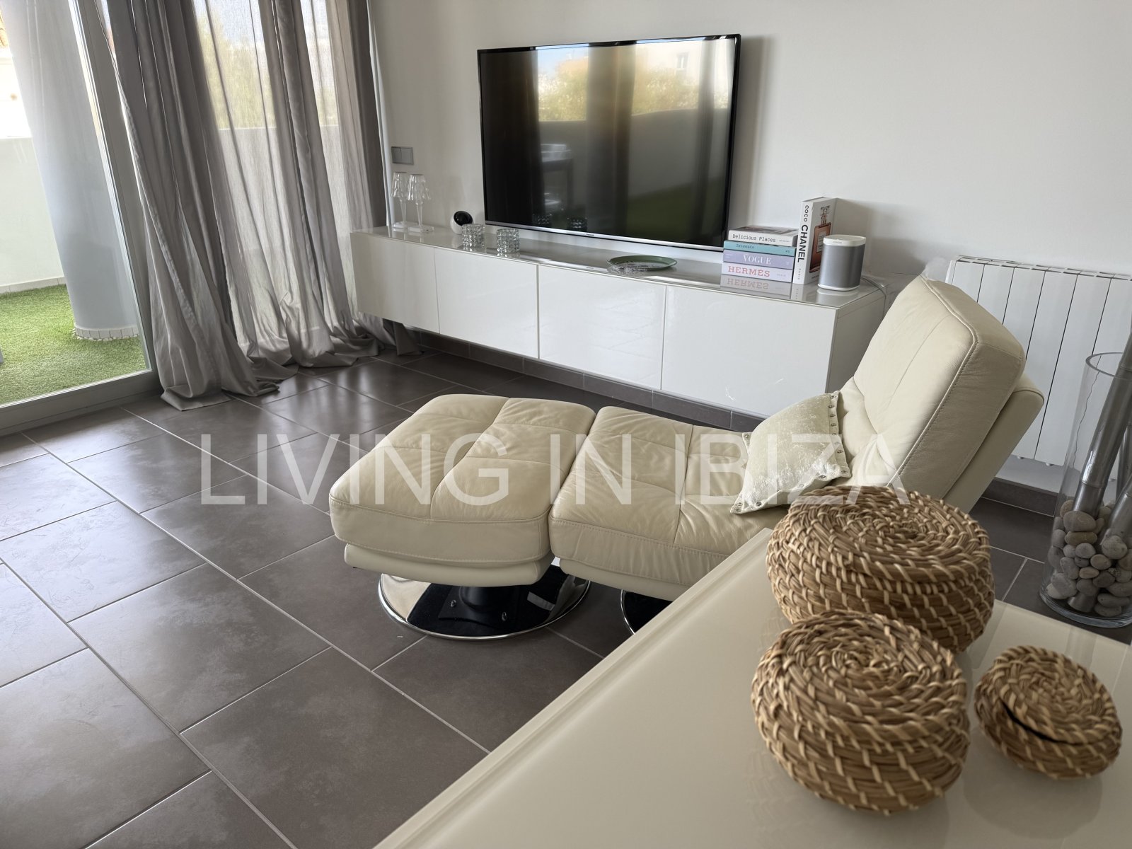 Langzeitmiete in San José, Ibiza – Elegante 2-Schlafzimmer-Wohnung mit Pool und Parkplatz