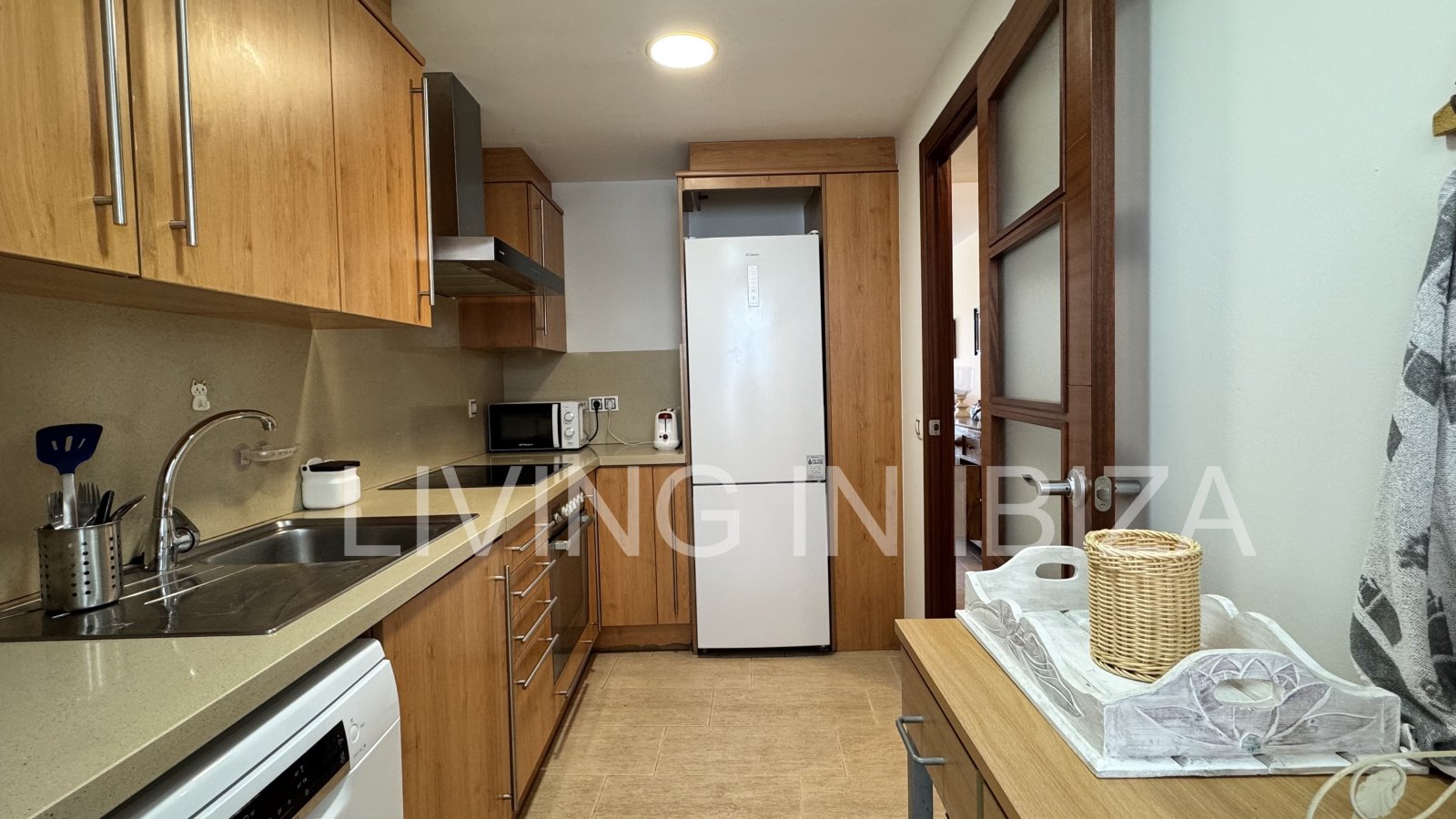 Penthouse zum Verkauf in Santa Eulalia del Río, Ibiza – 100 m² Terrassenflächen, private Dachterrasse, Jacuzzi und großer Gemeinschaftspool