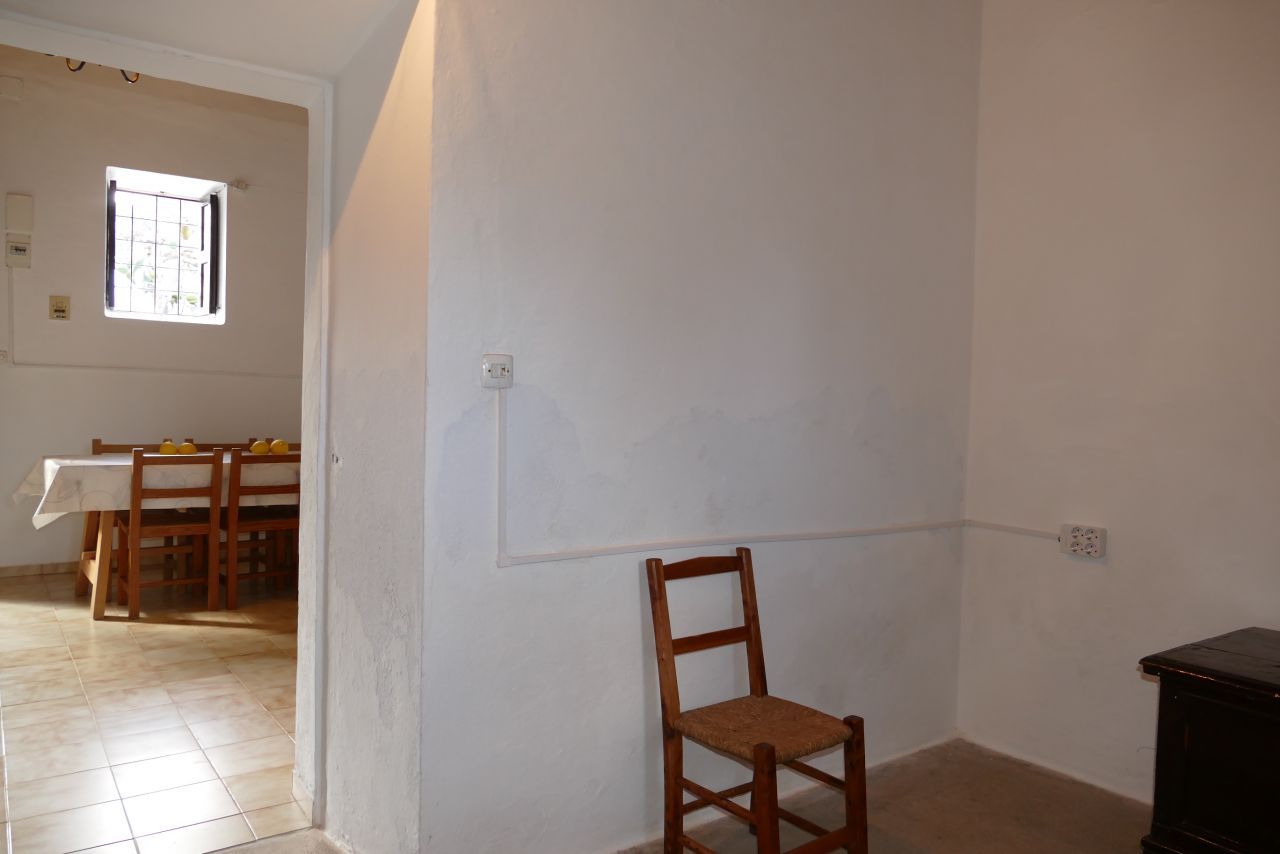 ANNUAL / LONG TERM RENTAL. MINIMUM ONE YEAR: Traditional, classic finca in San Vicente, Ibiza, located in the countryside, in an idyllic setting. 