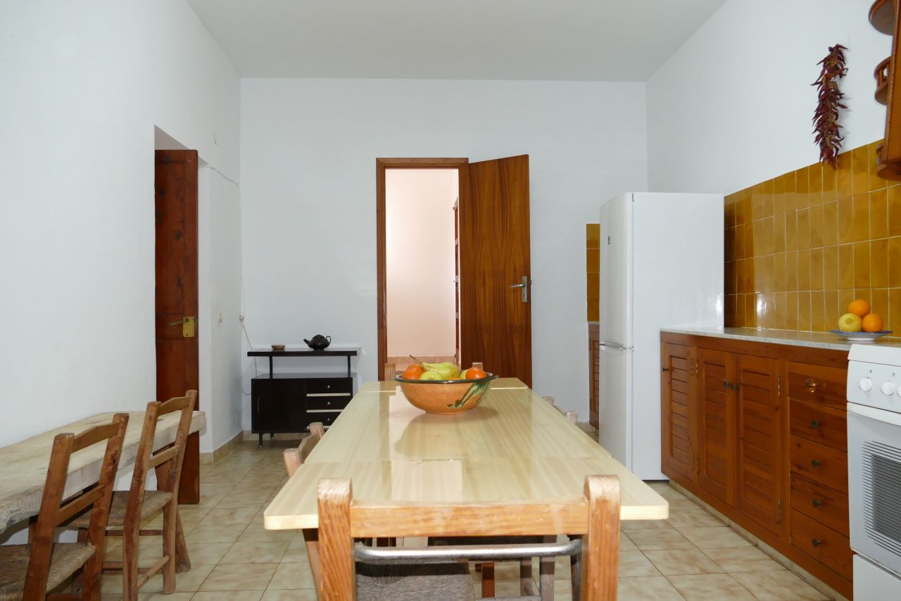 ANNUAL / LONG TERM RENTAL. MINIMUM ONE YEAR: Traditional, classic finca in San Vicente, Ibiza, located in the countryside, in an idyllic setting. 