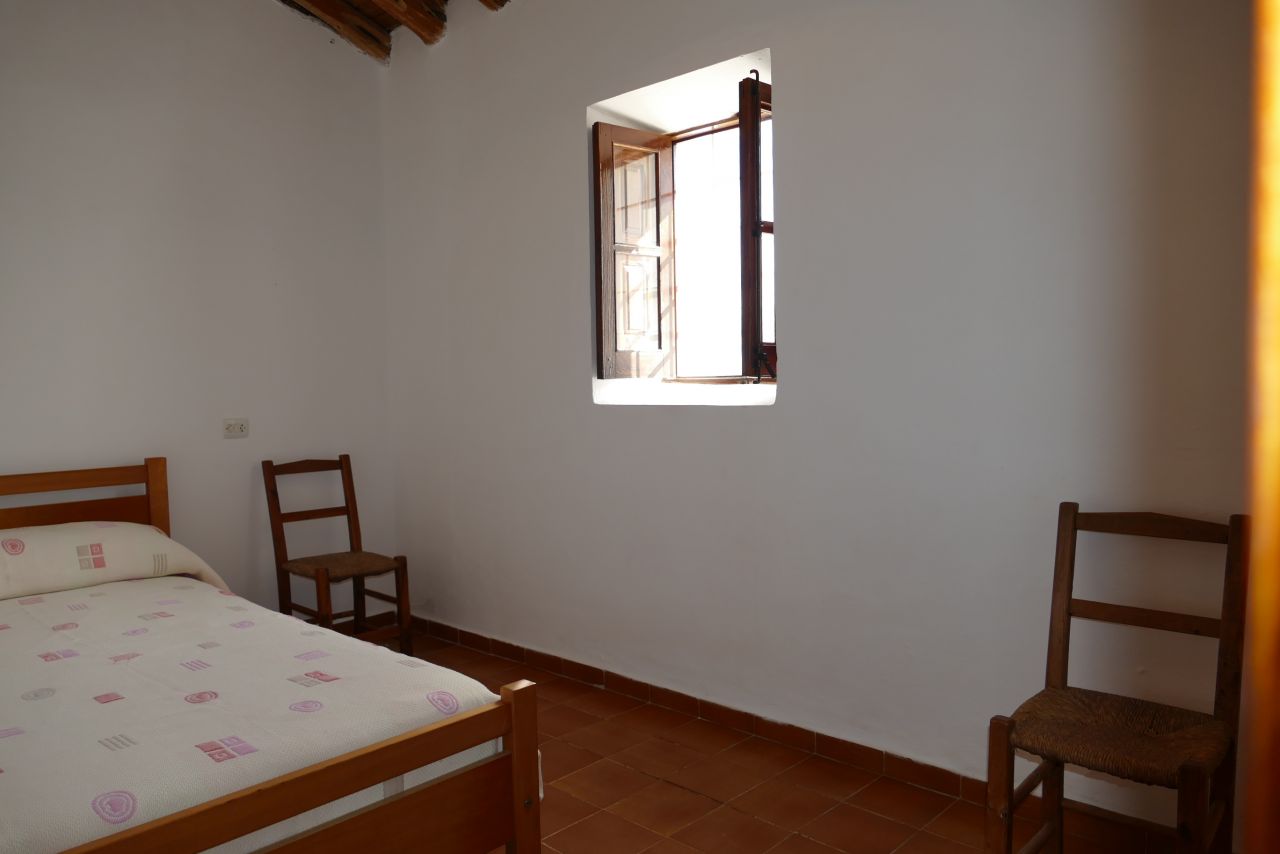 ANNUAL / LONG TERM RENTAL. MINIMUM ONE YEAR: Traditional, classic finca in San Vicente, Ibiza, located in the countryside, in an idyllic setting. 