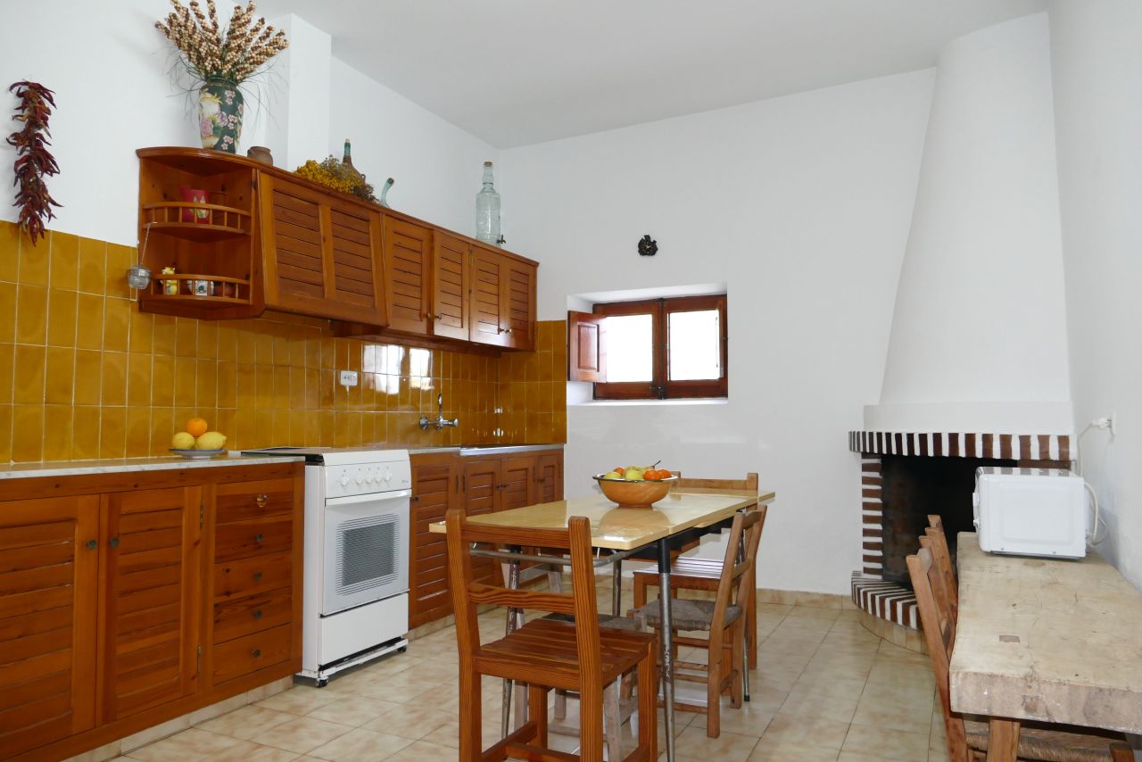 ANNUAL / LONG TERM RENTAL. MINIMUM ONE YEAR: Traditional, classic finca in San Vicente, Ibiza, located in the countryside, in an idyllic setting. 