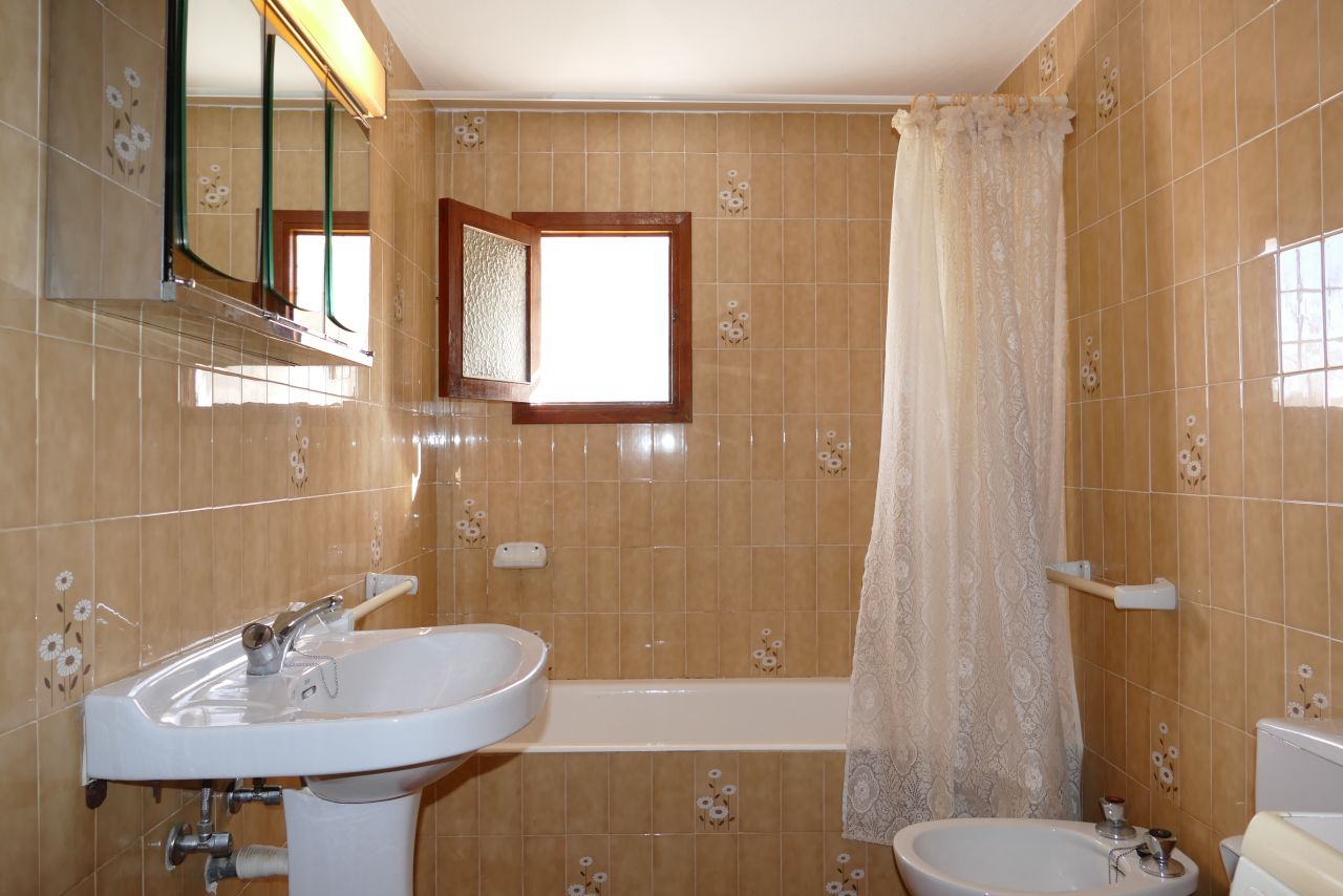 ANNUAL / LONG TERM RENTAL. MINIMUM ONE YEAR: Traditional, classic finca in San Vicente, Ibiza, located in the countryside, in an idyllic setting. 