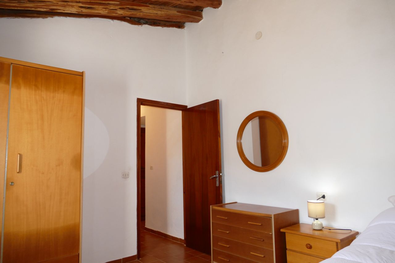 ANNUAL / LONG TERM RENTAL. MINIMUM ONE YEAR: Traditional, classic finca in San Vicente, Ibiza, located in the countryside, in an idyllic setting. 