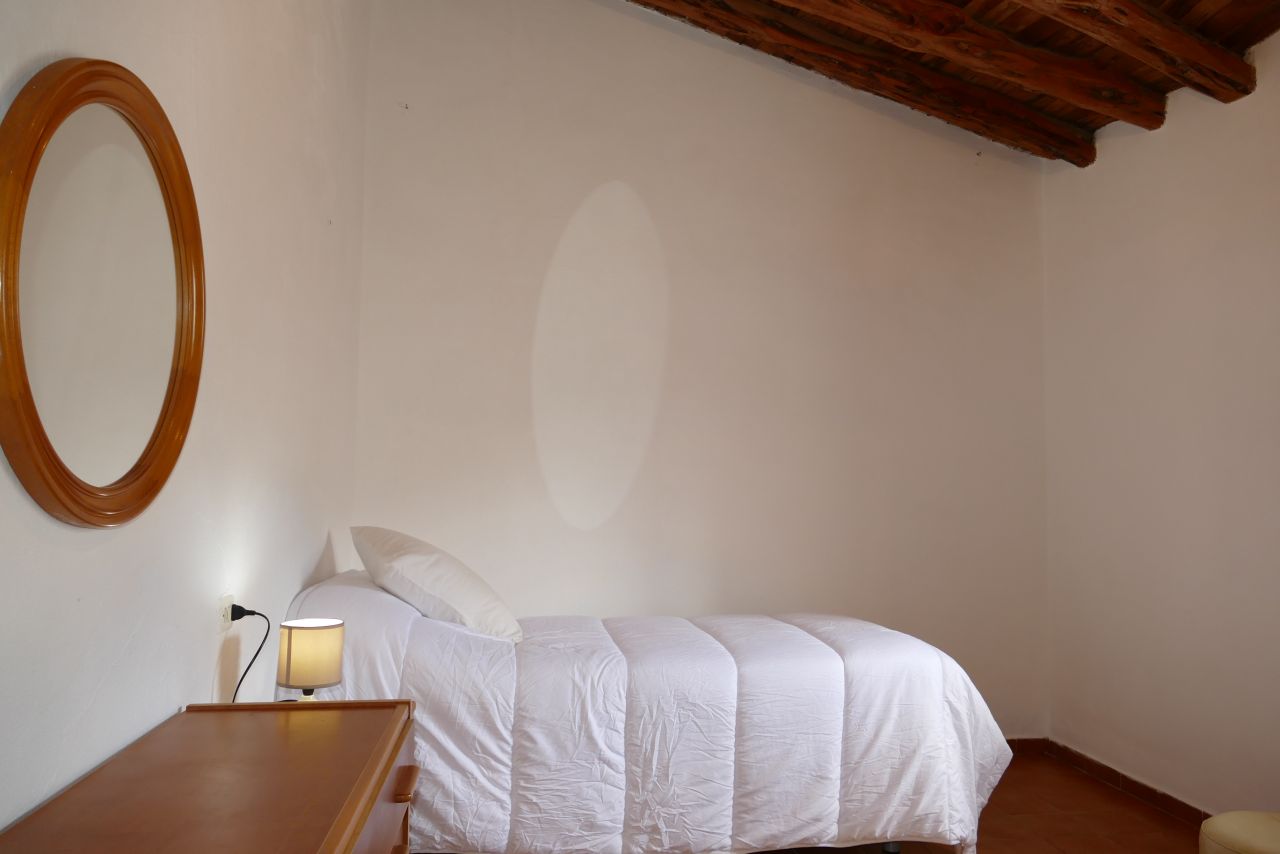 ANNUAL / LONG TERM RENTAL. MINIMUM ONE YEAR: Traditional, classic finca in San Vicente, Ibiza, located in the countryside, in an idyllic setting. 