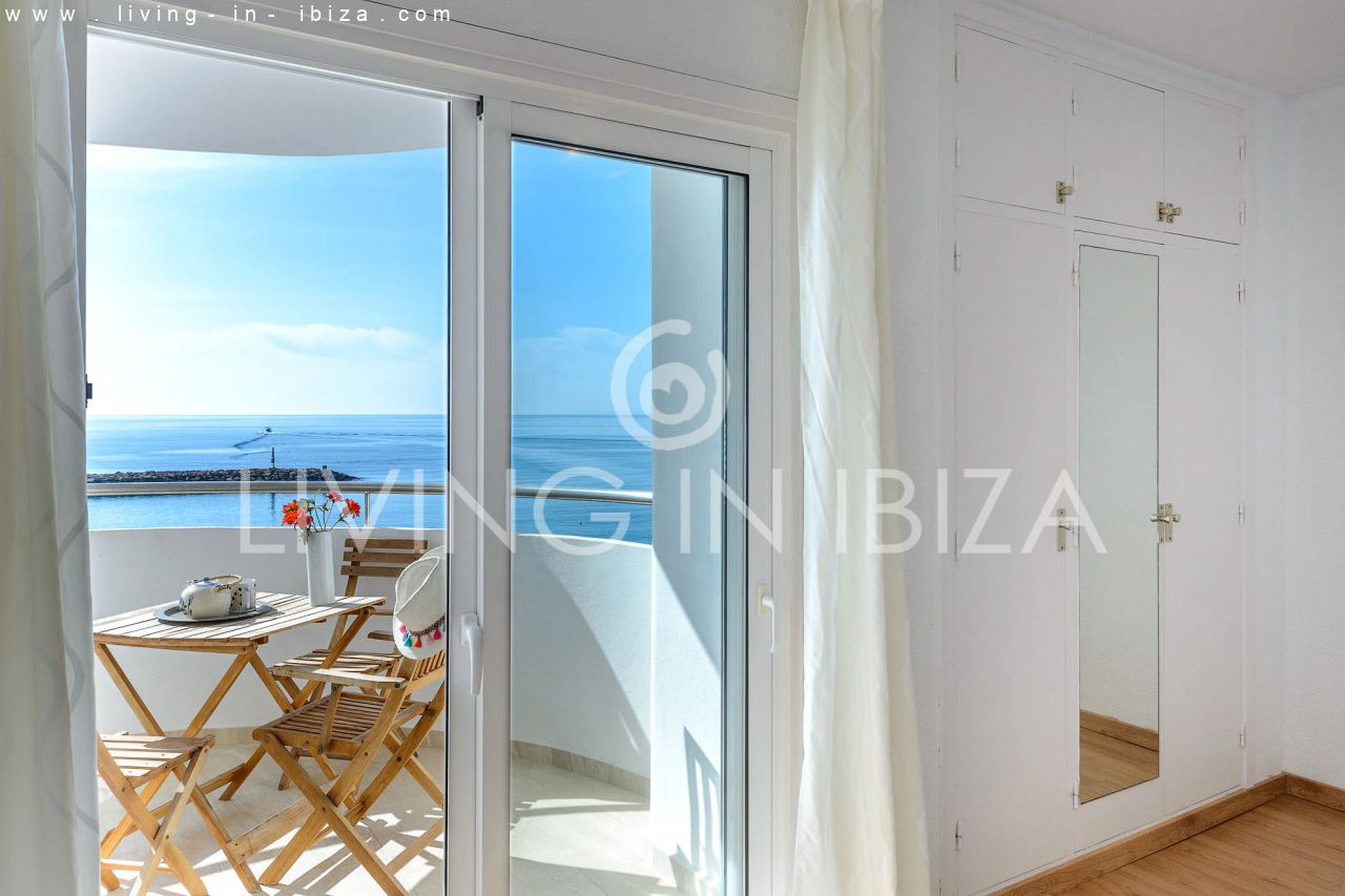 Temporary rental / seasonal contract, from 1st May to 31st October. Cosy seafront flat with parking on the seafront promenade of Santa Eulalia, Ibiza