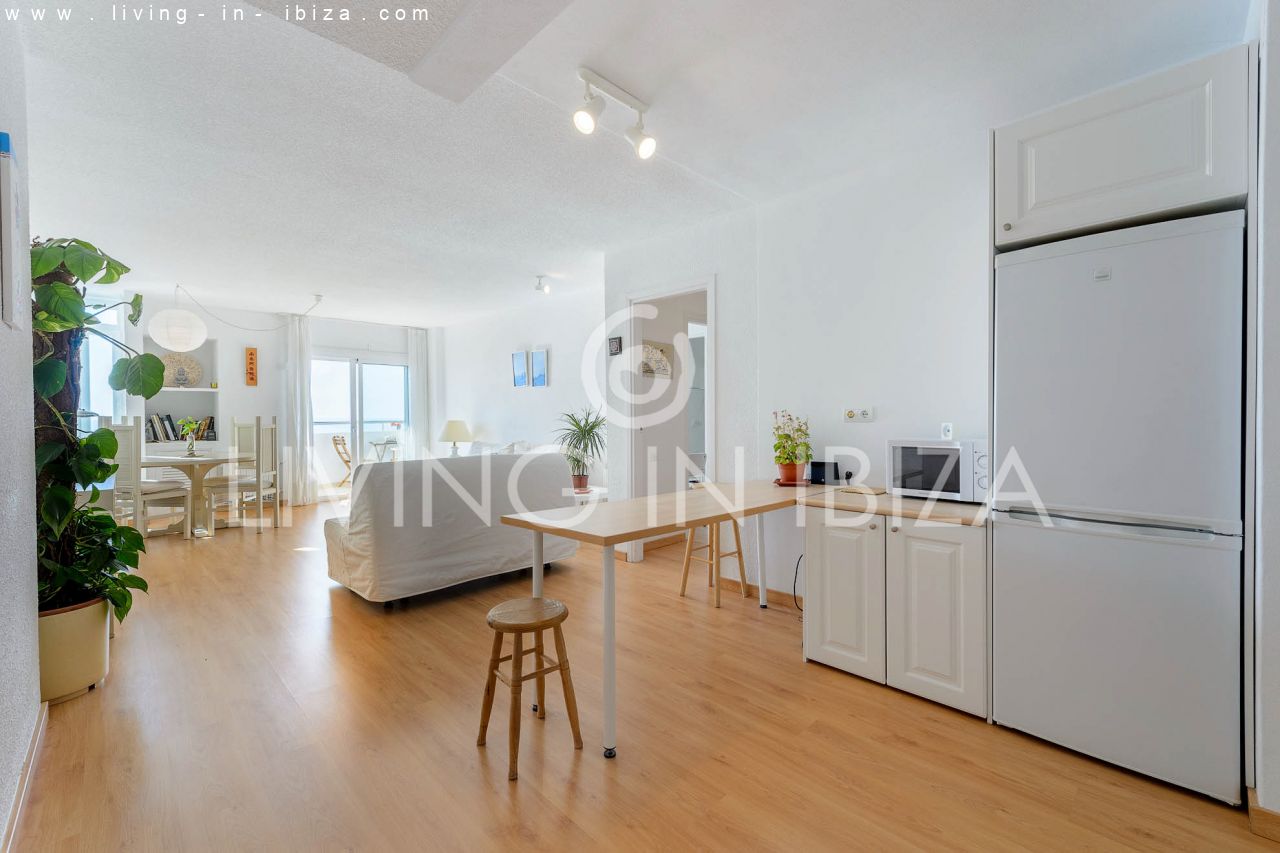 Temporary rental / seasonal contract, from 1st May to 31st October. Cosy seafront flat with parking on the seafront promenade of Santa Eulalia, Ibiza