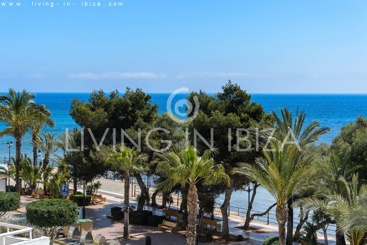 Seasonal RENTAL Attractive design apartment with parking space, in Santa Eulalia del Río, Ibiza, first sea line. Close to the beach. From the 1/10 -
