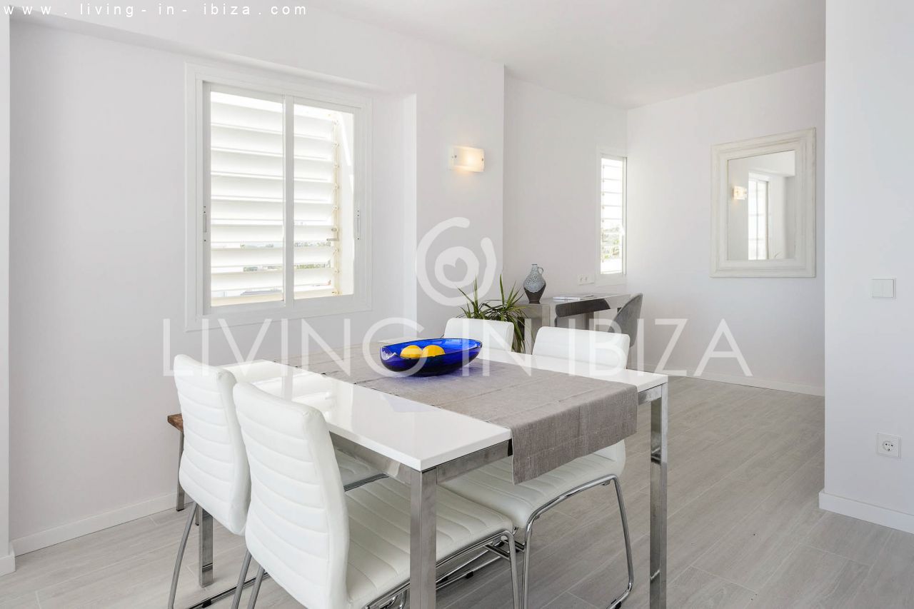 Seasonal RENTAL Attractive design apartment with parking space, in Santa Eulalia del Río, Ibiza, first sea line. Close to the beach. From the 1/10 -