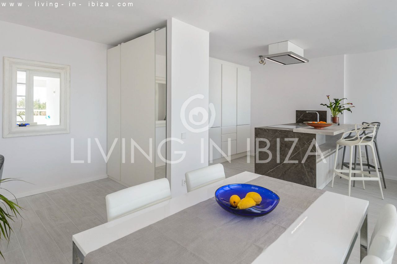 Seasonal RENTAL Attractive design apartment with parking space, in Santa Eulalia del Río, Ibiza, first sea line. Close to the beach. From the 1/10 -