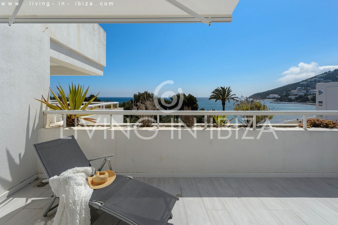 Seasonal RENTAL Attractive design apartment with parking space, in Santa Eulalia del Río, Ibiza, first sea line. Close to the beach. From the 1/10 -