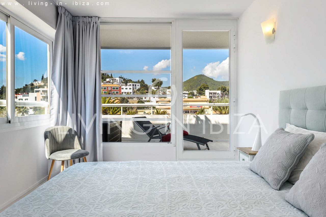 Seasonal RENTAL Attractive design apartment with parking space, in Santa Eulalia del Río, Ibiza, first sea line. Close to the beach. From the 1/10 -