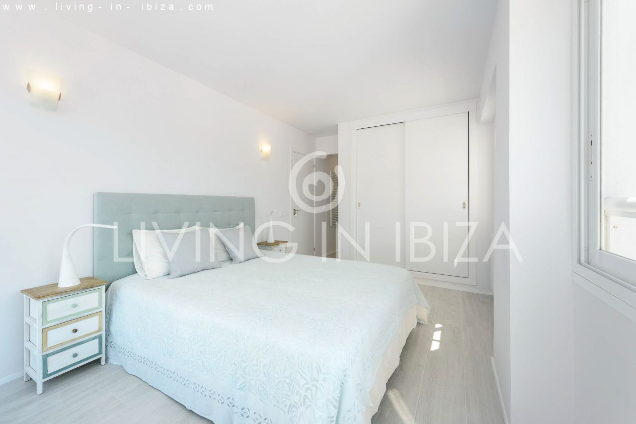 Seasonal RENTAL Attractive design apartment with parking space, in Santa Eulalia del Río, Ibiza, first sea line. Close to the beach. From the 1/10 -