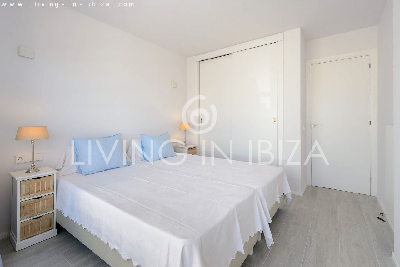 Seasonal RENTAL Attractive design apartment with parking space, in Santa Eulalia del Río, Ibiza, first sea line. Close to the beach. From the 1/10 -