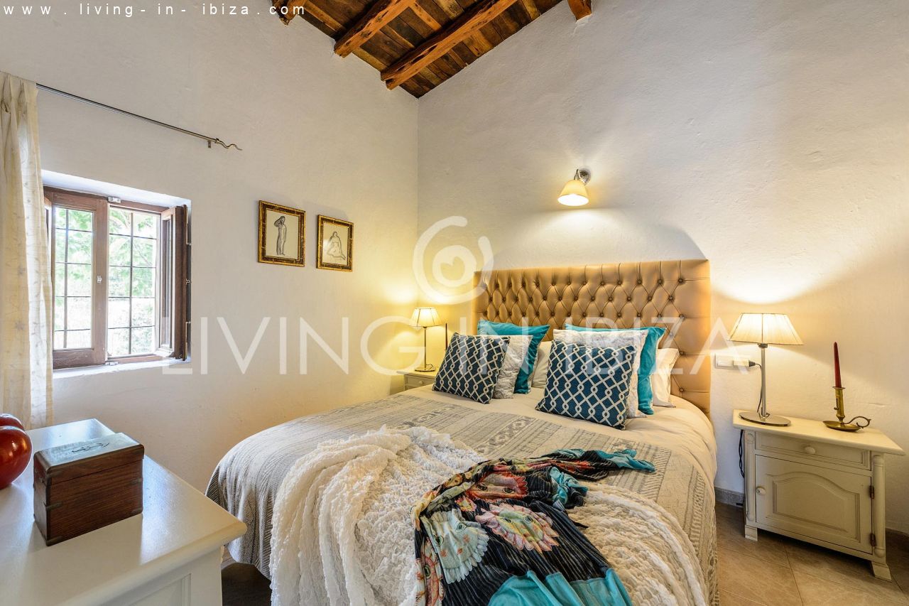 ANNUAL CONTRACT/ LONGTERM RENTAL. Ibizan house of 100 years, renovated, Santa Eulalia area. Ibiza.