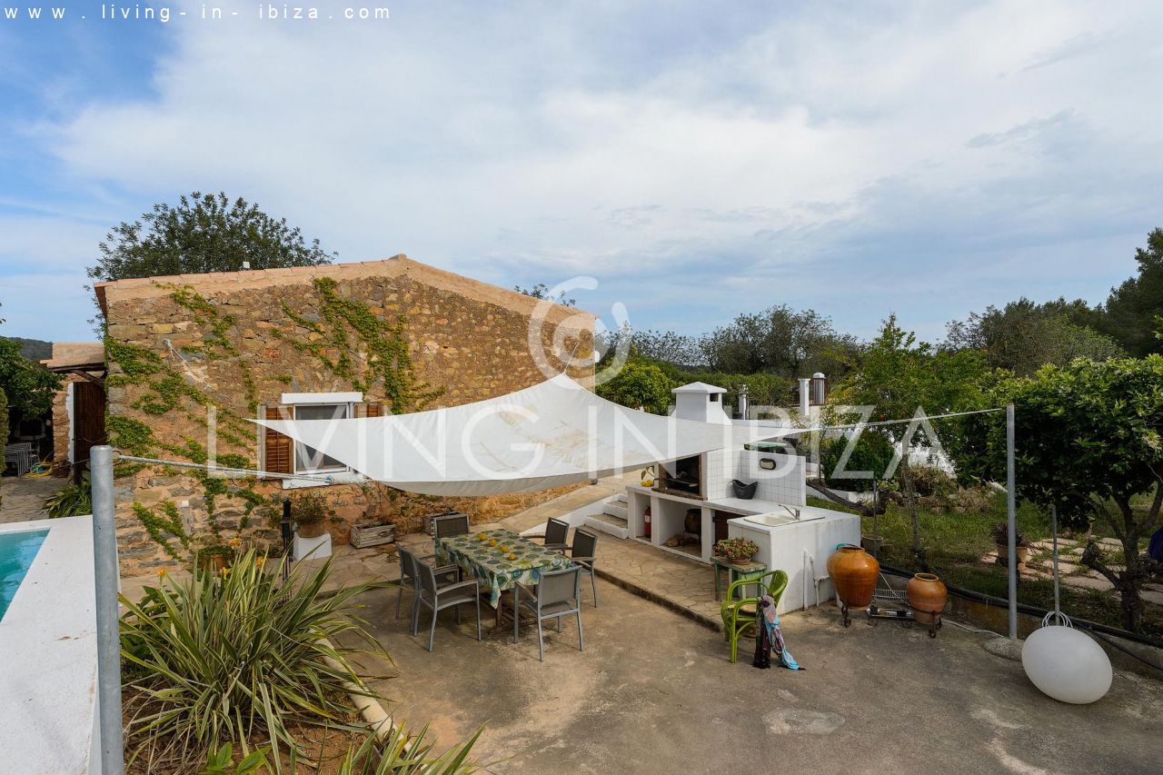 ANNUAL CONTRACT/ LONGTERM RENTAL. Ibizan house of 100 years, renovated, Santa Eulalia area. Ibiza.