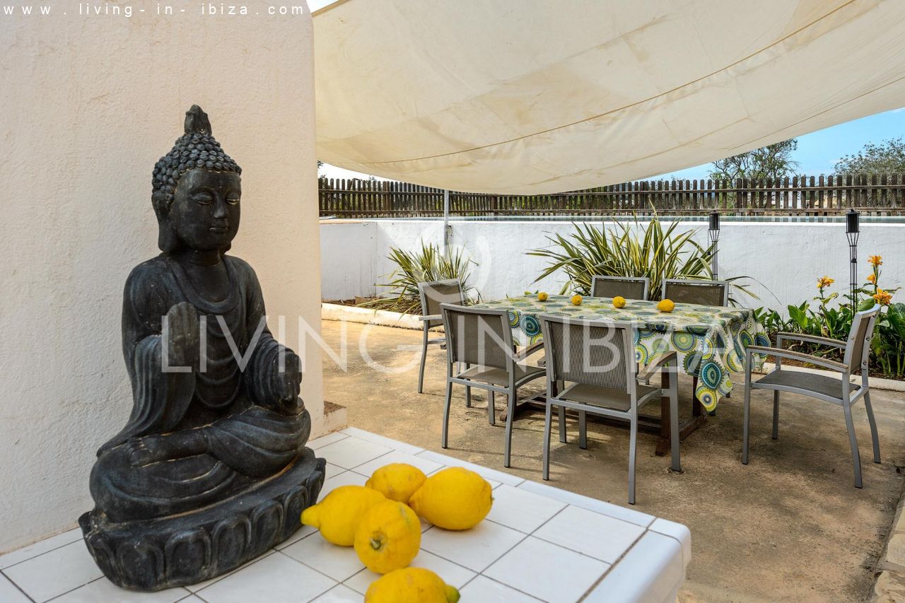 ANNUAL CONTRACT/ LONGTERM RENTAL. Ibizan house of 100 years, renovated, Santa Eulalia area. Ibiza.