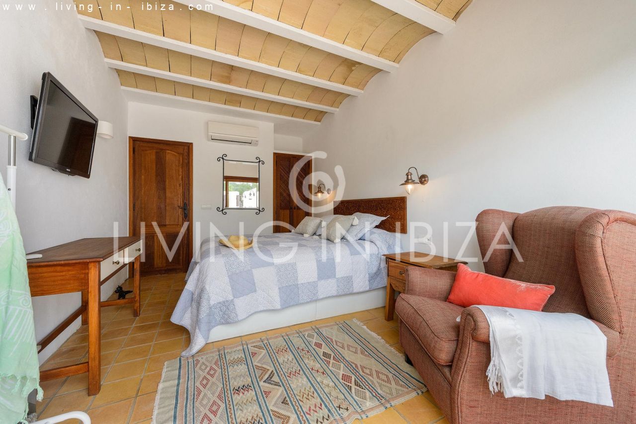 ANNUAL CONTRACT/ LONGTERM RENTAL. Ibizan house of 100 years, renovated, Santa Eulalia area. Ibiza.