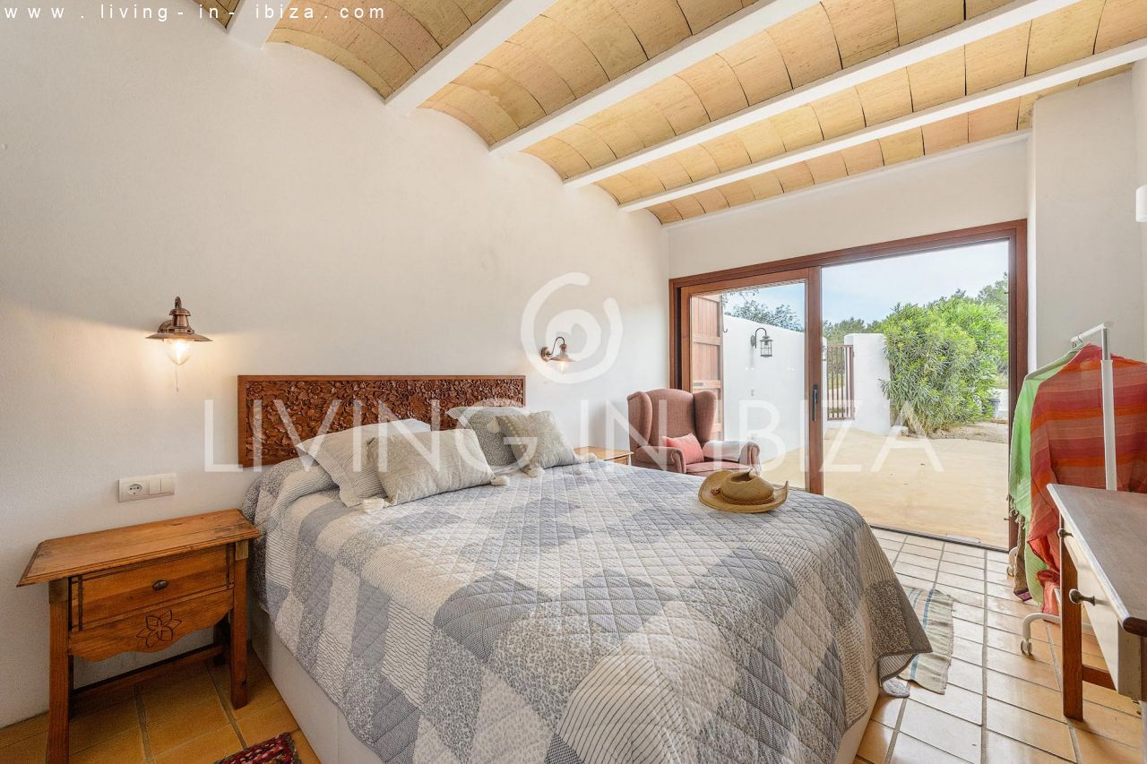 ANNUAL CONTRACT/ LONGTERM RENTAL. Ibizan house of 100 years, renovated, Santa Eulalia area. Ibiza.