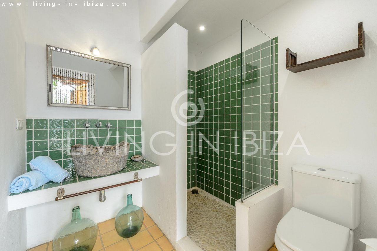 ANNUAL CONTRACT/ LONGTERM RENTAL. Ibizan house of 100 years, renovated, Santa Eulalia area. Ibiza.