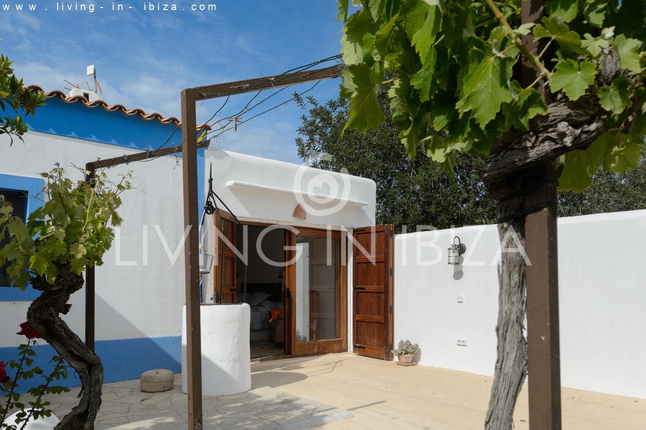ANNUAL CONTRACT/ LONGTERM RENTAL. Ibizan house of 100 years, renovated, Santa Eulalia area. Ibiza.