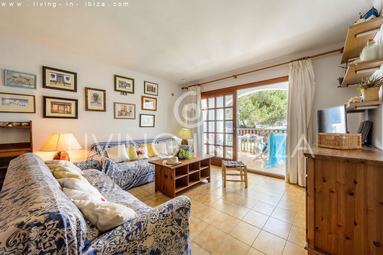 IDEAL FOR TEACHER / FOR RENT: Charming apartment in Siesta, Santa Eulalia del Río, Ibiza. Excellent location