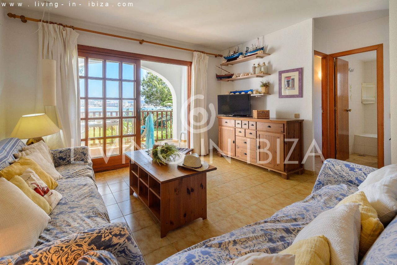 IDEAL FOR TEACHER / FOR RENT: Charming apartment in Siesta, Santa Eulalia del Río, Ibiza. Excellent location