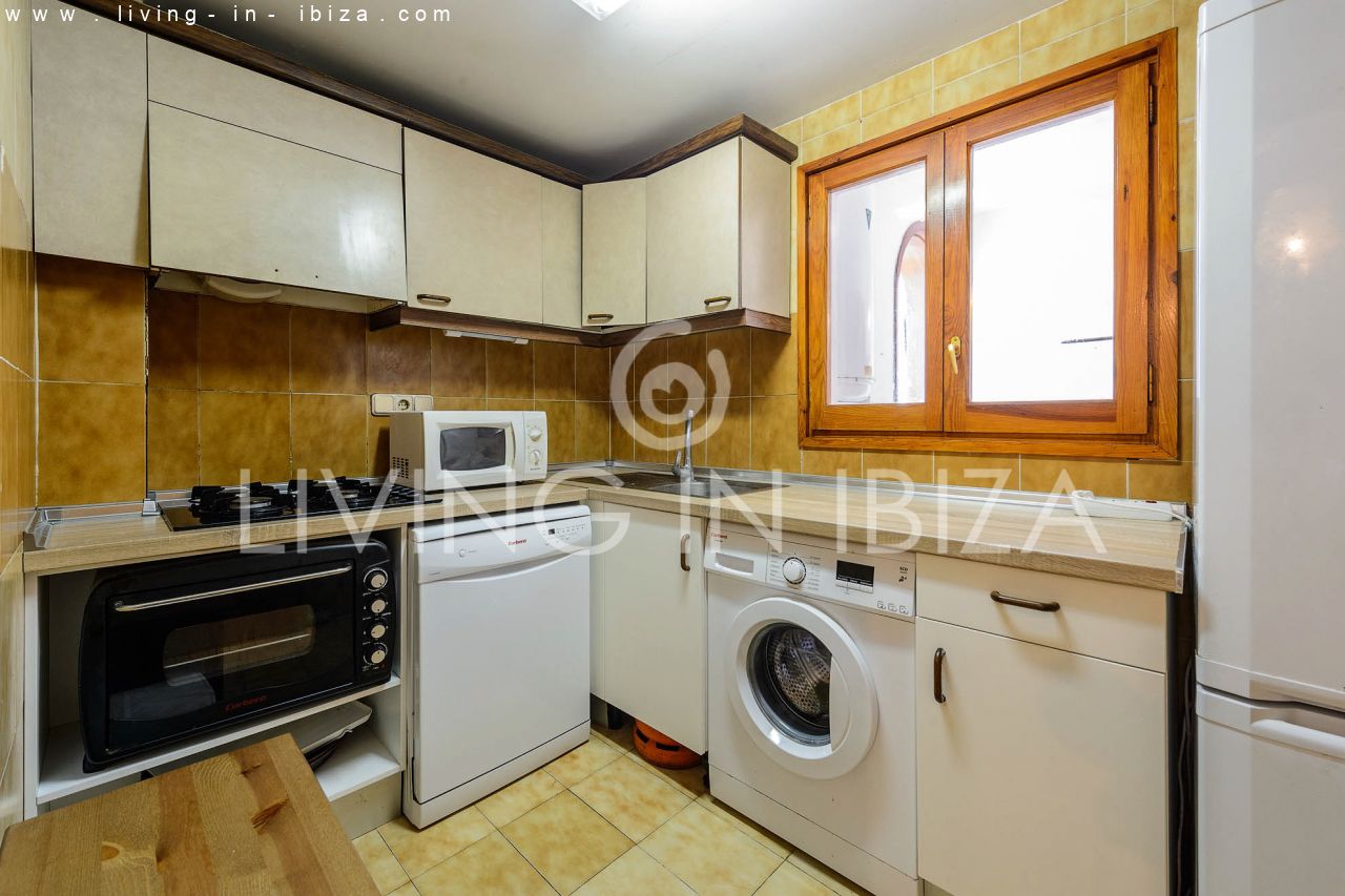 IDEAL FOR TEACHER / FOR RENT: Charming apartment in Siesta, Santa Eulalia del Río, Ibiza. Excellent location