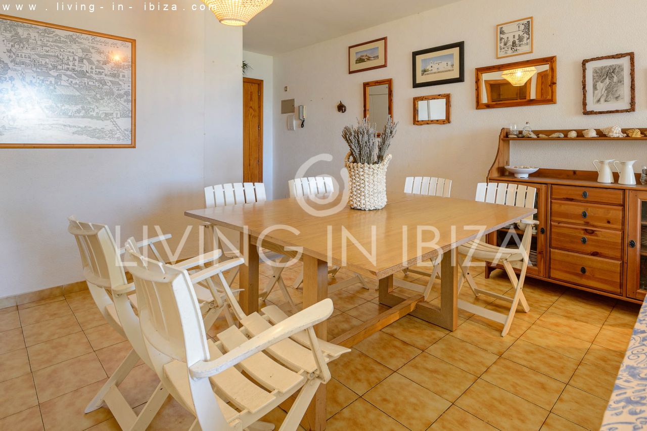 IDEAL FOR TEACHER / FOR RENT: Charming apartment in Siesta, Santa Eulalia del Río, Ibiza. Excellent location
