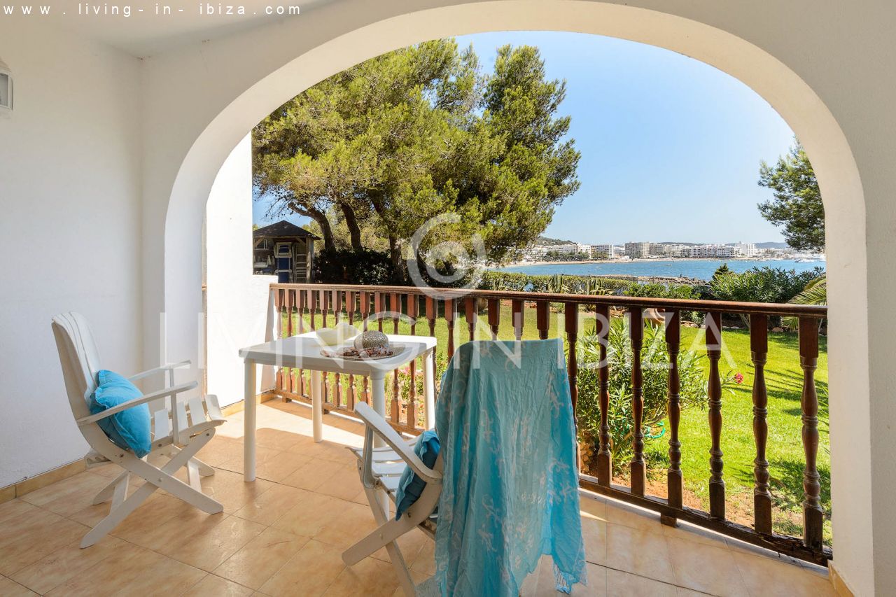 IDEAL FOR TEACHER / FOR RENT: Charming apartment in Siesta, Santa Eulalia del Río, Ibiza. Excellent location