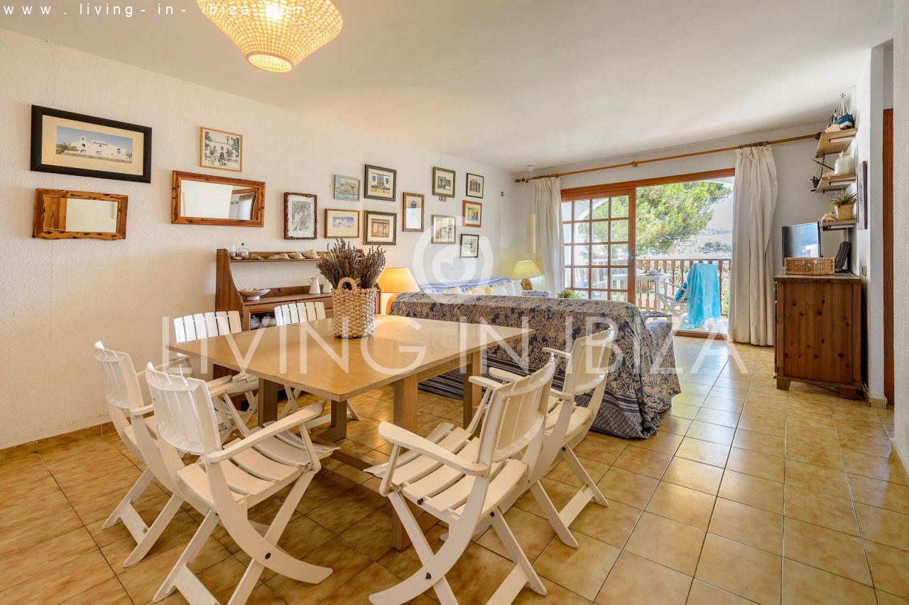 IDEAL FOR TEACHER / FOR RENT: Charming apartment in Siesta, Santa Eulalia del Río, Ibiza. Excellent location