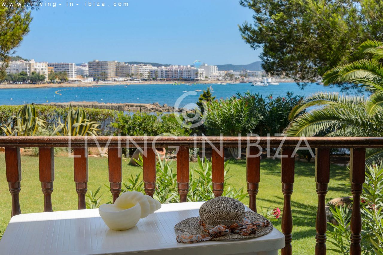 IDEAL FOR TEACHER / FOR RENT: Charming apartment in Siesta, Santa Eulalia del Río, Ibiza. Excellent location