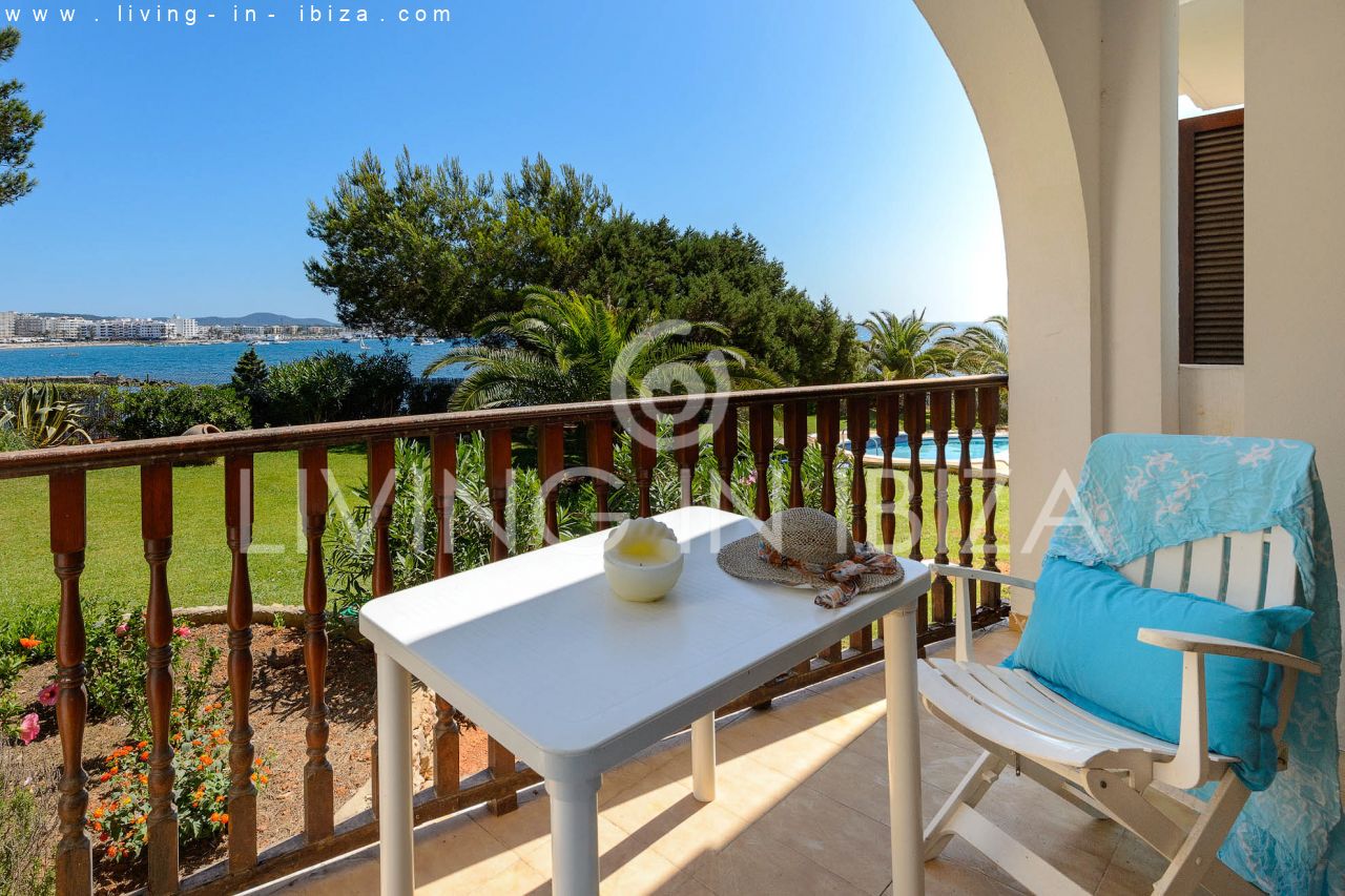 IDEAL FOR TEACHER / FOR RENT: Charming apartment in Siesta, Santa Eulalia del Río, Ibiza. Excellent location