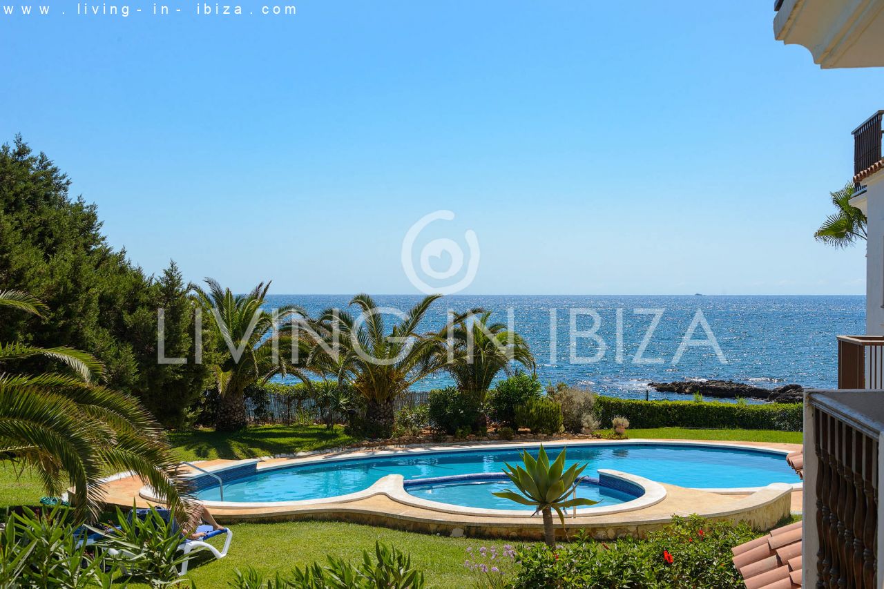 IDEAL FOR TEACHER / FOR RENT: Charming apartment in Siesta, Santa Eulalia del Río, Ibiza. Excellent location